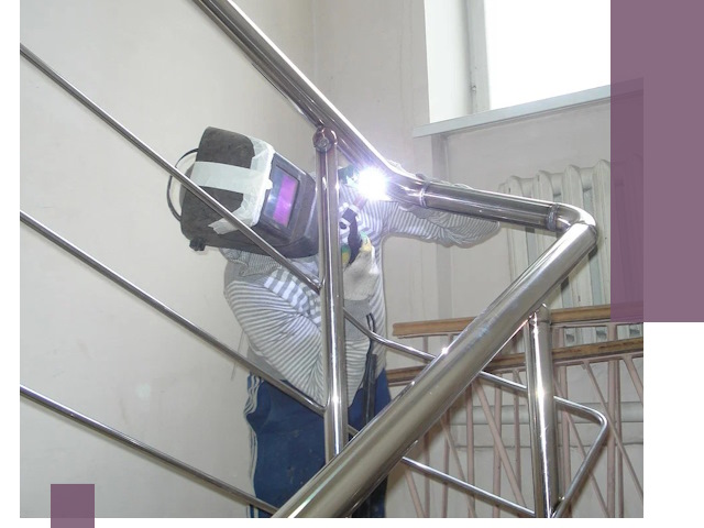 Монтаж перил и ограждений качественно в Норильске