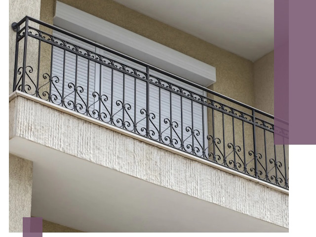 Балконные ограждения из металла и стекла в Норильске для домов