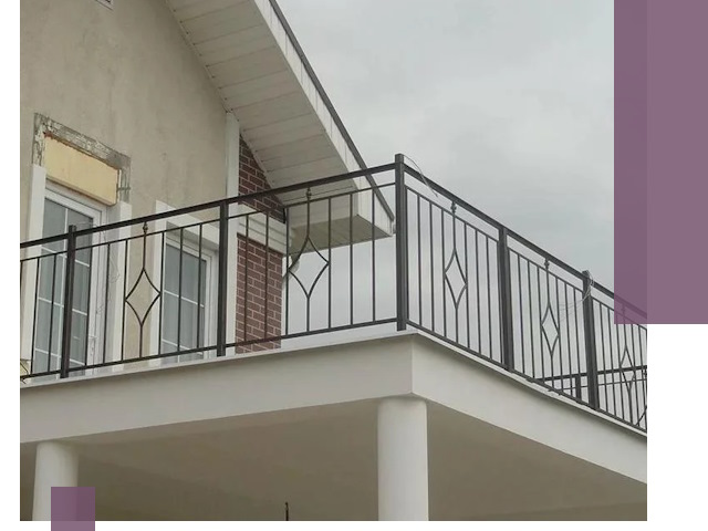 Изготовление балконных ограждений в Норильске из металла и стекла