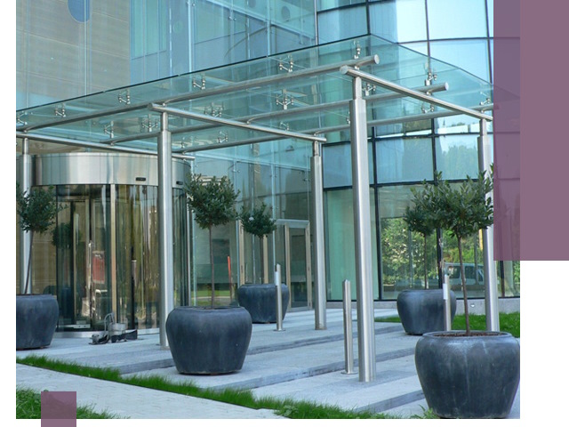 Навесы из стекла на заказ в Норильске — монтаж и установка