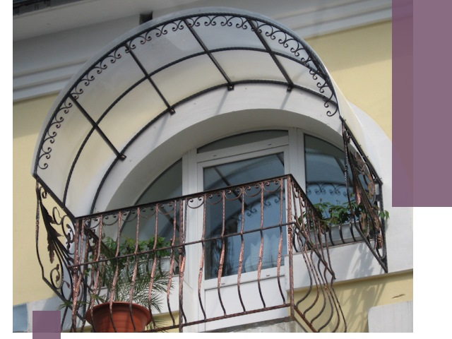 Козырьки над балконом в Норильске — изготовление и монтаж