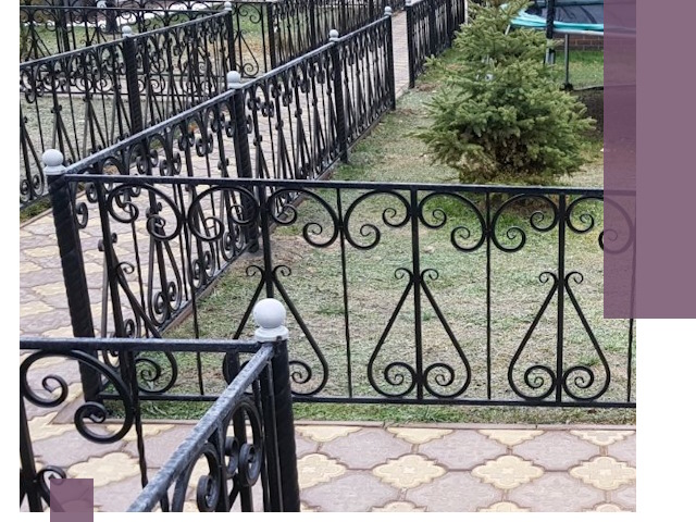 Кованые газонные ограждения под ключ в Норильске